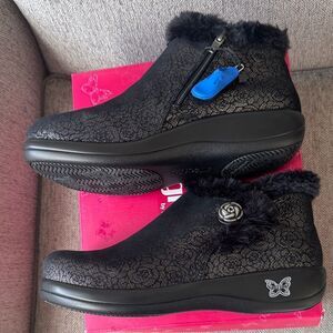 Alegria MERI Women’s Black Florette Leather Faux Fur Ankle Boots Cozy Sz 40 Wide